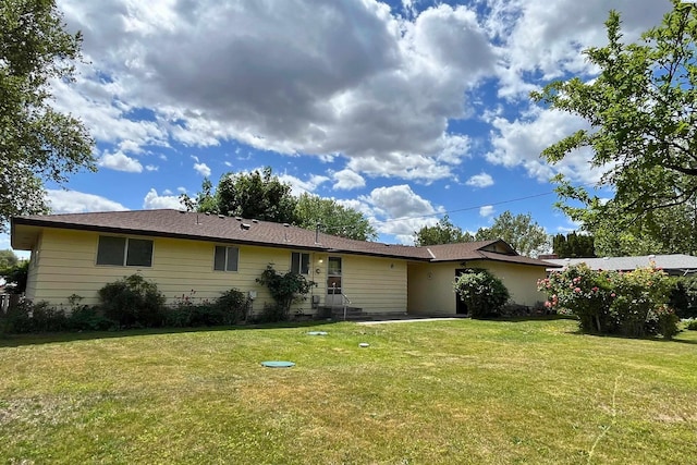 view of front of property with a front lawn