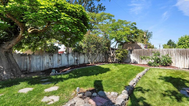 2003 W Canal Dr, Kennewick, WA 99336 - aerial perspective of suburban area featuring a main thoroughfare and a large body of water