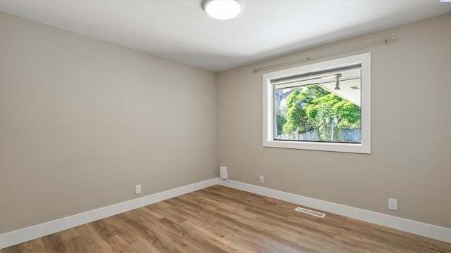 2003 W Canal Dr, Kennewick, WA 99336 - empty room featuring light wood finished floors