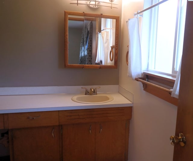 1815 W 16th Ave, Kennewick, WA 99337 - bathroom with vanity