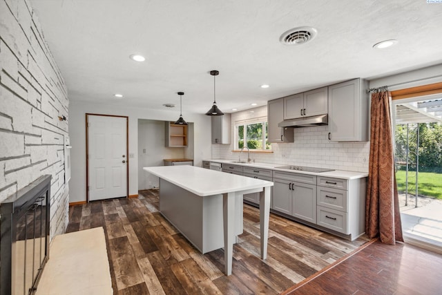 1815 W 16th Ave, Kennewick, WA 99337 - kitchen featuring gray cabinetry, black electric stovetop, under cabinet range hood, light countertops, and recessed lighting