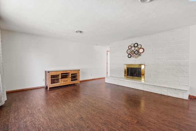 1815 W 16th Ave, Kennewick, WA 99337 - unfurnished living room featuring wood finished floors and a glass covered fireplace