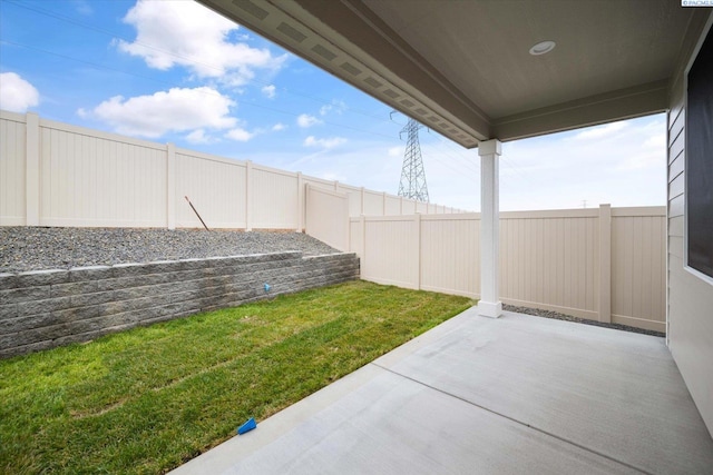 view of yard featuring a patio area