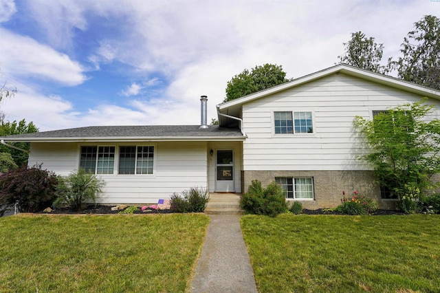 610 Dilke St, Pullman, WA 99163 - tri-level home featuring a front yard and brick siding