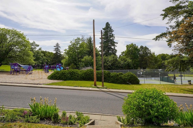 610 Dilke St, Pullman, WA 99163 - view of asphalt street with sidewalks and curbs