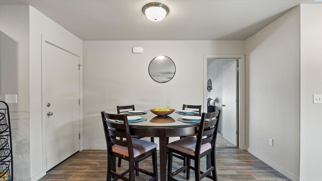 520 Whitefish Ln, Pasco, WA 99301 - dining room featuring dark wood-style floors