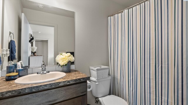 520 Whitefish Ln, Pasco, WA 99301 - bathroom with vanity and toilet