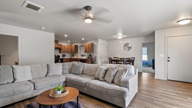 520 Whitefish Ln, Pasco, WA 99301 - living room featuring ceiling fan, light wood finished floors, and recessed lighting