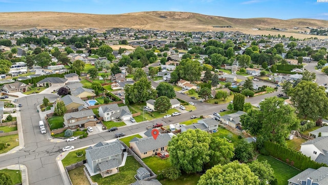 1716 W 40th Ave, Kennewick, WA 99337 - aerial view of property and surrounding area featuring nearby suburban area and a mountain backdrop