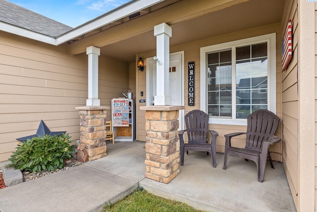 1716 W 40th Ave, Kennewick, WA 99337 - property entrance with a porch