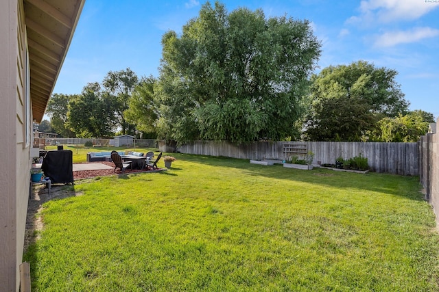 1716 W 40th Ave, Kennewick, WA 99337 - fenced backyard featuring a patio area