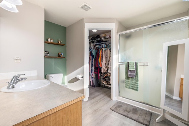 1716 W 40th Ave, Kennewick, WA 99337 - full bath with a shower stall, a walk in closet, wood finished floors, and vanity
