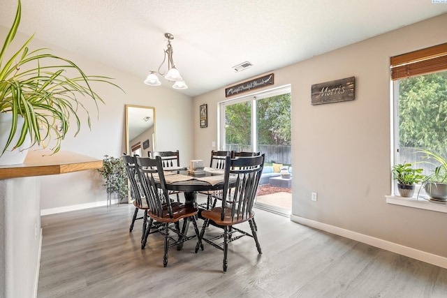 1716 W 40th Ave, Kennewick, WA 99337 - dining room featuring light wood-type flooring and a chandelier