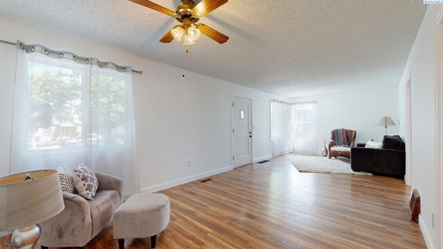 912 S Alder St, Kennewick, WA 99336 - sitting room featuring a textured ceiling, healthy amount of natural light, a ceiling fan, and wood finished floors