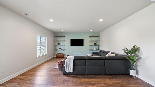 76704 E Timothy Ln, Kennewick, WA 99338 - living room with recessed lighting, wood finished floors, and baseboards