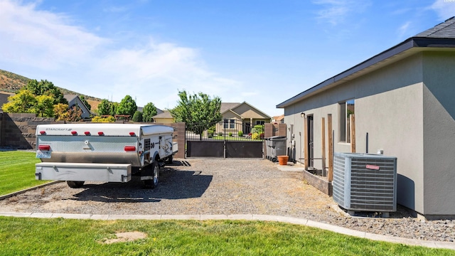 76704 E Timothy Ln, Kennewick, WA 99338 - view of yard with central air condition unit and a gate