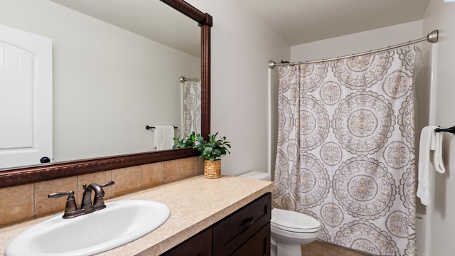 76704 E Timothy Ln, Kennewick, WA 99338 - bathroom featuring vanity, toilet, decorative backsplash, and shower / bath combination with curtain