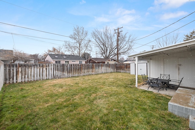 view of yard featuring a patio area