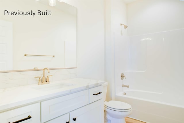 full bath with vanity, backsplash, toilet, and shower / bathtub combination