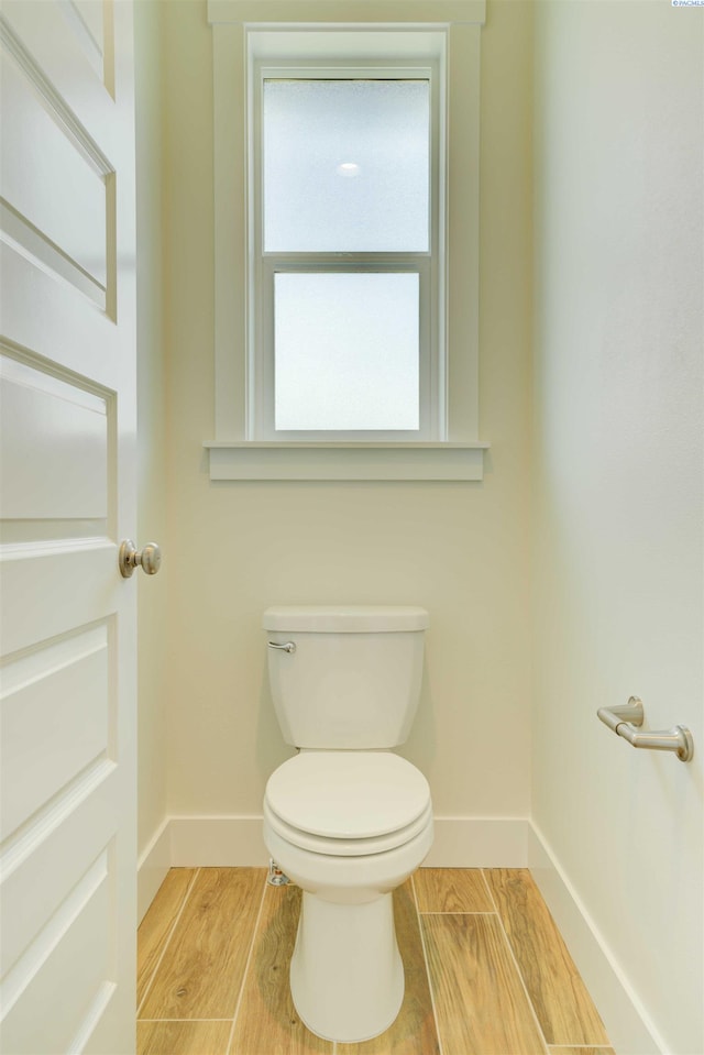4003 Rd 96, Pasco, WA 99301 - bathroom featuring baseboards and toilet