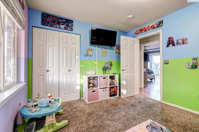 recreation room with carpet flooring