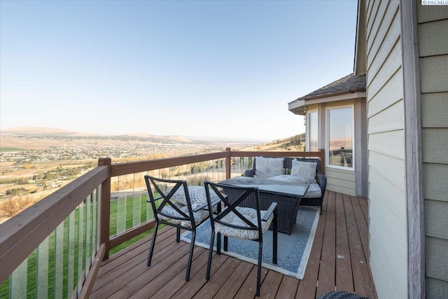 deck with outdoor dining space