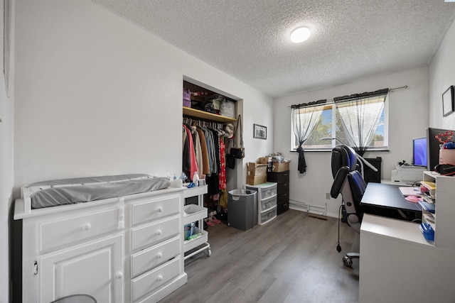 506 W 19th Ave, Kennewick, WA 99337 - home office featuring a textured ceiling and light wood-type flooring