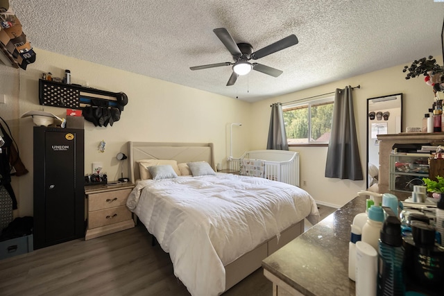 506 W 19th Ave, Kennewick, WA 99337 - bedroom featuring dark wood finished floors, a textured ceiling, and ceiling fan