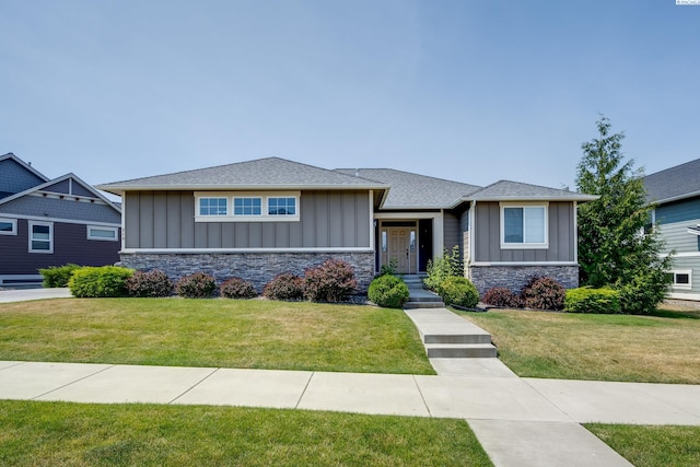 view of front facade with a front lawn