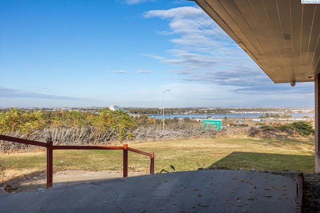 view of yard featuring a water view