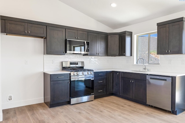 2925 S Osborne St, Kennewick, WA 99338 - kitchen featuring stainless steel appliances, lofted ceiling, a sink, light countertops, and tasteful backsplash