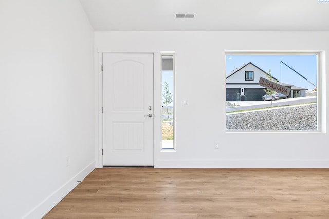 2925 S Osborne St, Kennewick, WA 99338 - foyer featuring baseboards and light wood finished floors