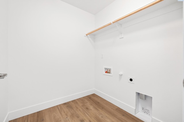 2925 S Osborne St, Kennewick, WA 99338 - washroom with washer hookup, hookup for an electric dryer, light wood-style flooring, and baseboards