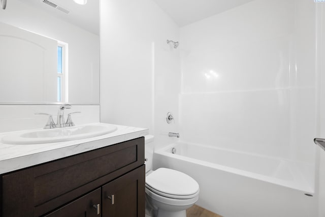 2925 S Osborne St, Kennewick, WA 99338 - full bathroom featuring toilet, vanity, shower / bath combination, and wood finished floors