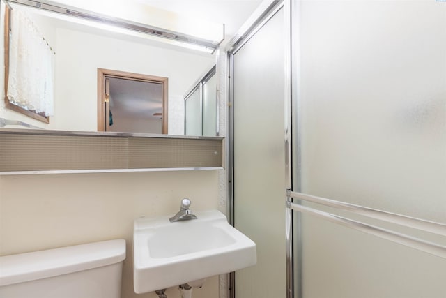 1835 NW Deane St, Pullman, WA 99163 - bathroom featuring toilet and a shower with shower door