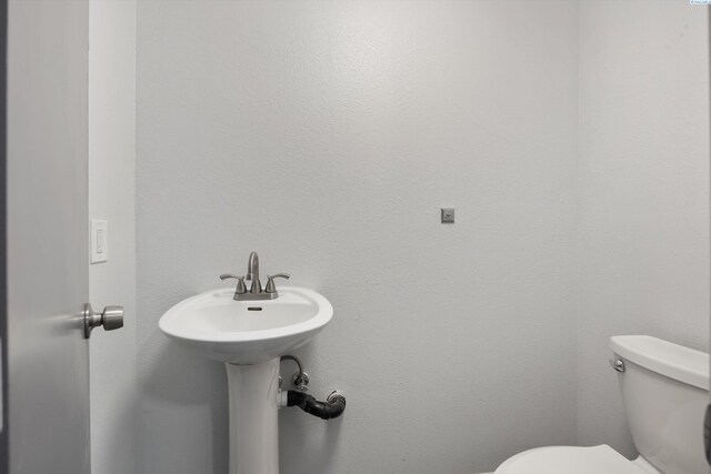 312 Mccabe St, Walla Walla, WA 99362 - bathroom featuring toilet and a sink