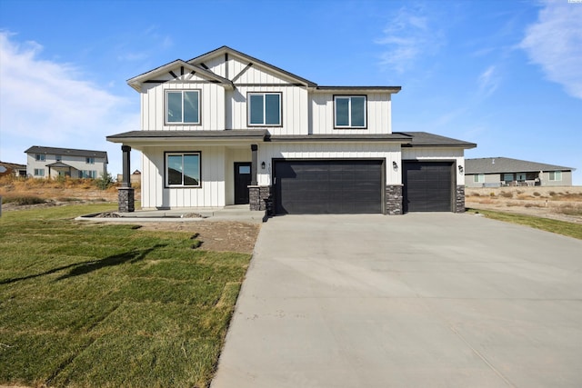 view of front of house featuring a garage, a front lawn, and a porch