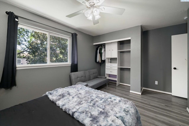 2330 Hummingbird Ln, West Richland, WA 99353 - bedroom with dark wood-style flooring, a closet, and a ceiling fan