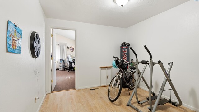 2113 Rainier Ave, Richland, WA 99354 - workout area featuring baseboards and light wood finished floors