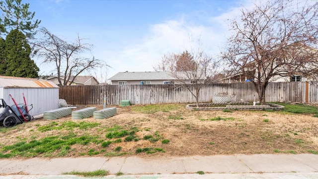 2113 Rainier Ave, Richland, WA 99354 - view of yard featuring a storage unit, an outbuilding, and a fenced backyard