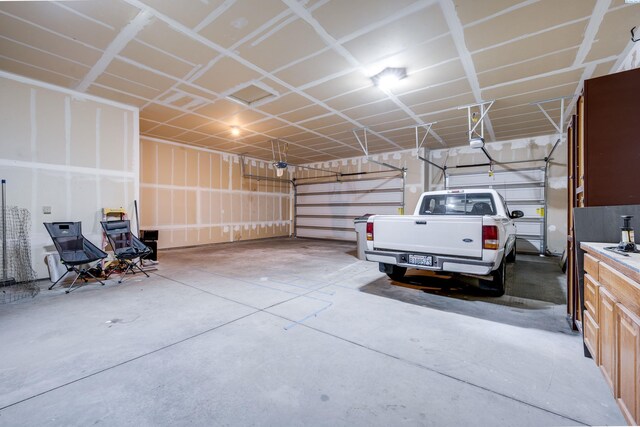 1390 SW Panorama Dr, Pullman, WA 99163 - garage with a garage door opener