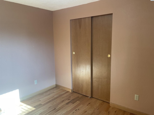 2901 S Lyle St, Kennewick, WA 99337 - unfurnished bedroom featuring baseboards, a closet, and light wood finished floors