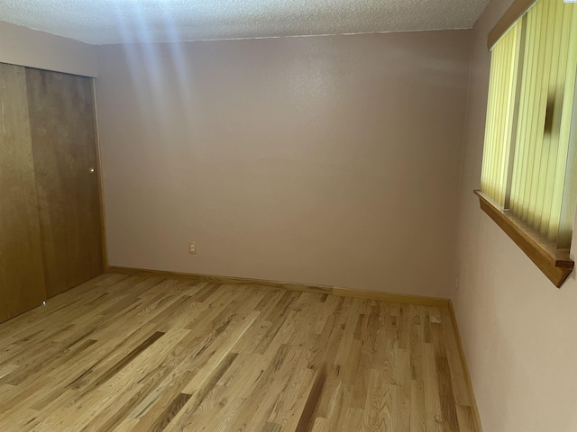 2901 S Lyle St, Kennewick, WA 99337 - unfurnished room featuring light wood-style floors, a textured ceiling, and baseboards