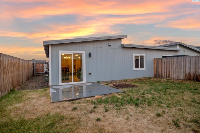 405 Whitefish Ln, Pasco, WA 99301 - back of house with a patio area