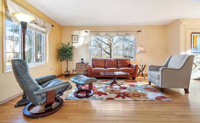 1515 Hains Ave, Richland, WA 99354 - living room featuring plenty of natural light, baseboards, and hardwood / wood-style floors