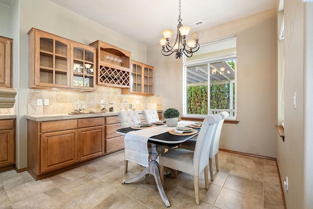 dining area featuring a chandelier, visible vents, and baseboards