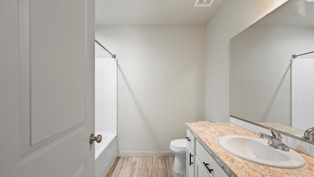 414 Whitefish Ln, Pasco, WA 99301 - full bath with toilet, vanity, shower / bath combination, baseboards, and wood finished floors
