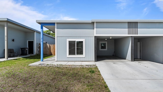 414 Whitefish Ln, Pasco, WA 99301 - rear view of property featuring driveway and a carport