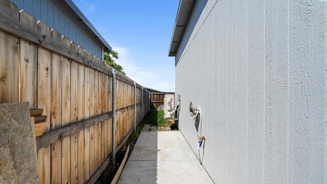 414 Whitefish Ln, Pasco, WA 99301 - view of side of home featuring fence and a patio