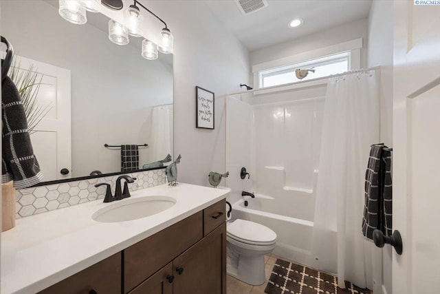 5770 W 40th Ave, Kennewick, WA 99338 - full bath featuring vanity, shower / tub combo, tile patterned floors, and recessed lighting